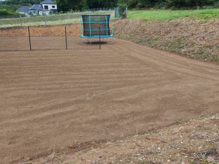 Les-paysages-normands - Comment réussir un engazonnement durable et résistant aux sécheresses en 2025 ? - Featured Image 1